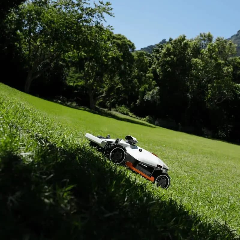 Mammotion LUBA Mini 2 AWD thumbnail 4