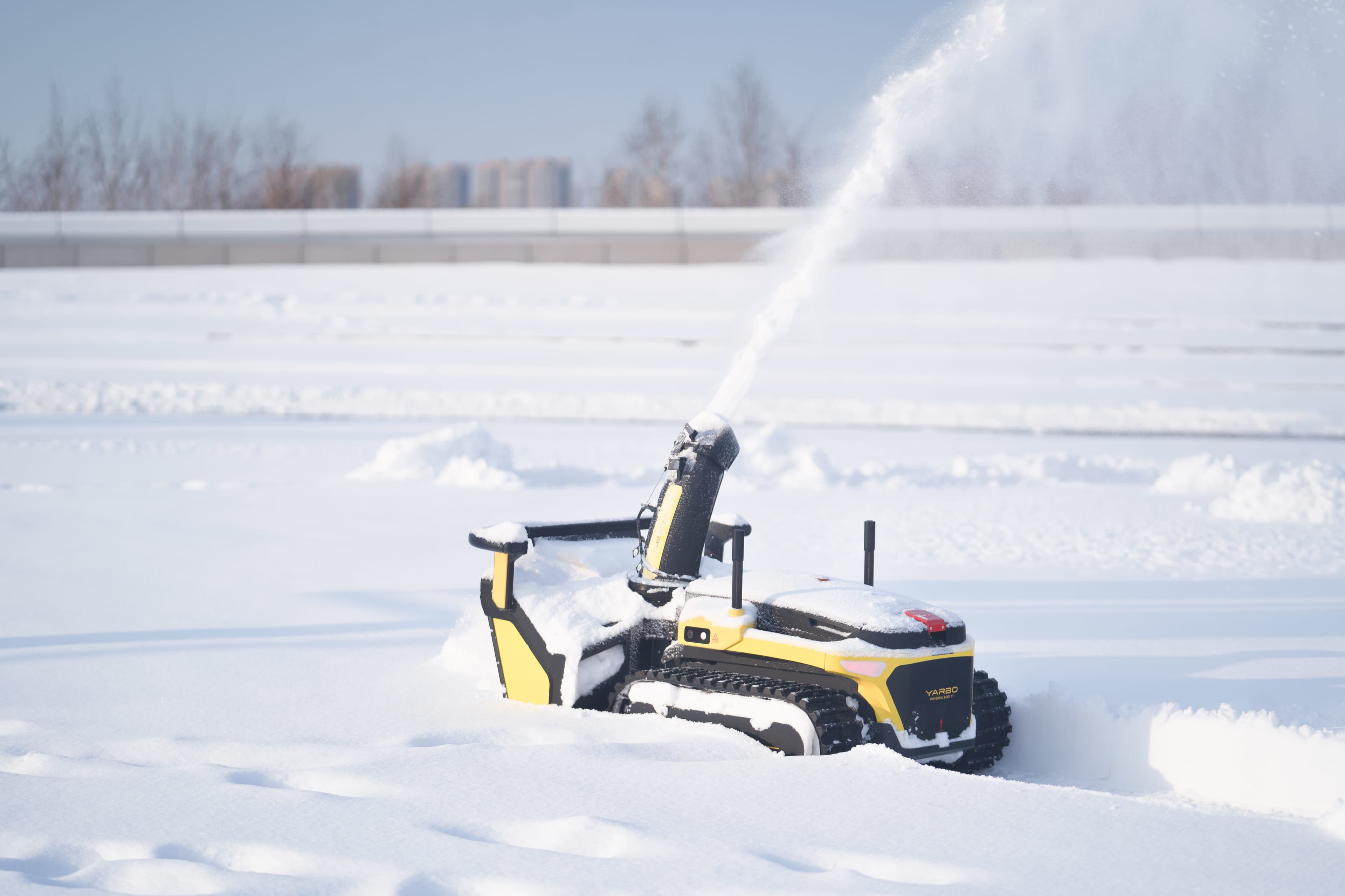 Yarbo Snow Blower — autonom snöröjare